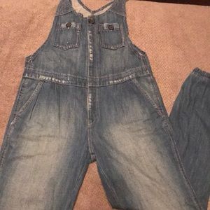 Levi’s jean overalls with 6 pockets